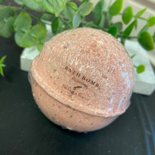 The Quill&Honey Bath Bomb Cashmere